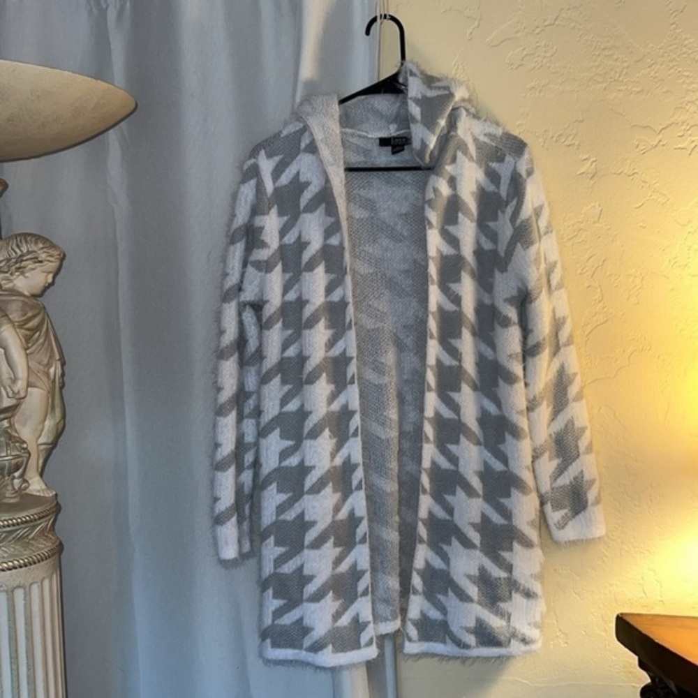 “LOVE EVER AFTER”in good condition , new with out tags, stretchy - Picture 2 of 9